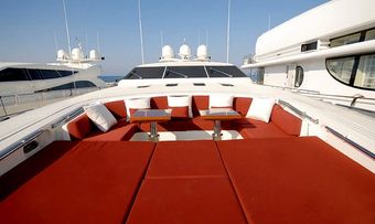 Encore yacht charter lifestyle