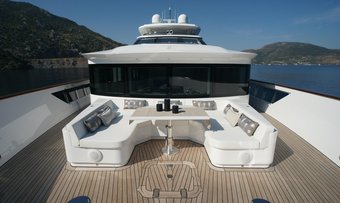 REM yacht charter lifestyle