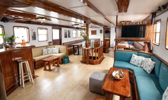 Aegeotissa II yacht charter lifestyle