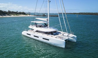 Amarea yacht charter Lagoon Motor/Sailer Yacht
