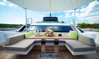 Piola yacht charter lifestyle
