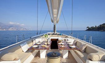 Muzuni yacht charter lifestyle