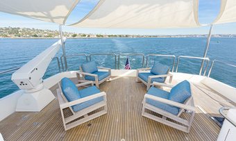 Dragonfly yacht charter lifestyle
