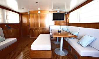 Spoom yacht charter lifestyle