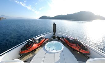 Sun yacht charter lifestyle