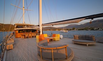 Caustic yacht charter lifestyle