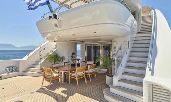 Oasis yacht charter lifestyle