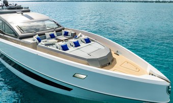 M7 yacht charter lifestyle