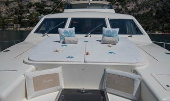 Leonida 2 yacht charter lifestyle