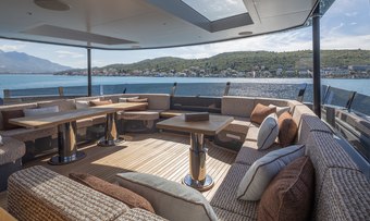 Haze II yacht charter lifestyle