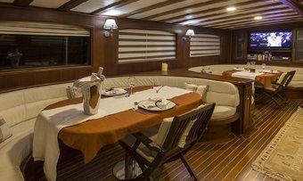 Dreamland yacht charter lifestyle