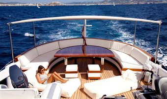 Spoom yacht charter lifestyle