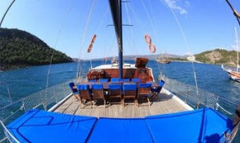 Aragon yacht charter lifestyle