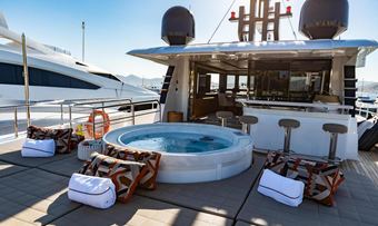 Carobelle yacht charter lifestyle