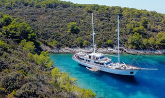 Corsario yacht charter lifestyle