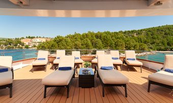 Queen Eleganza yacht charter lifestyle