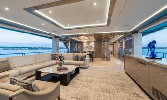 Boa Vida yacht charter lifestyle