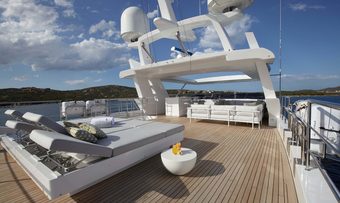 Willow yacht charter lifestyle