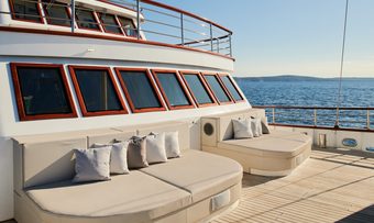 Corsario yacht charter lifestyle