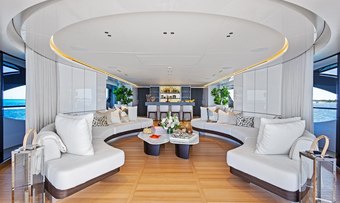 Wave yacht charter lifestyle
