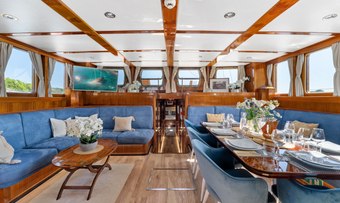 Smart Spirit 1 yacht charter lifestyle