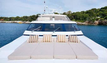 Sunliner X yacht charter lifestyle