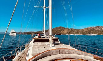 Diva Deniz yacht charter lifestyle