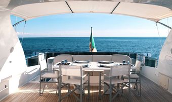 Willful yacht charter lifestyle
