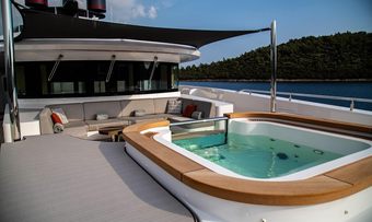 Starburst III yacht charter lifestyle