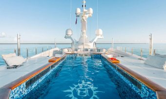 Batello yacht charter lifestyle