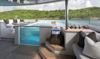 Muchos Mas yacht charter lifestyle