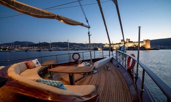 Arabella yacht charter lifestyle