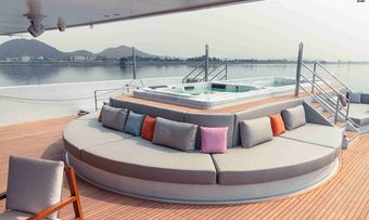 White Pearl yacht charter lifestyle
