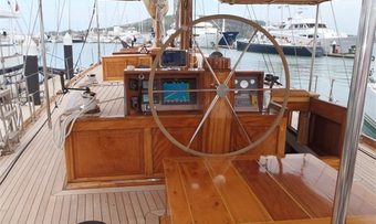 Aventure yacht charter lifestyle