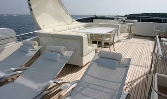 Larmera yacht charter lifestyle