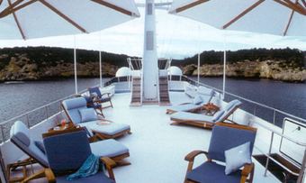 Wilamina yacht charter lifestyle