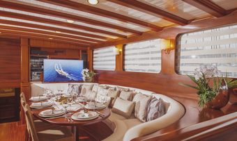 Hic Salta yacht charter lifestyle