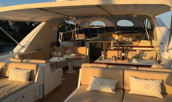 Speedy T yacht charter lifestyle