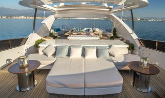 Soy Amor yacht charter lifestyle