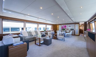 Risk Taker yacht charter lifestyle