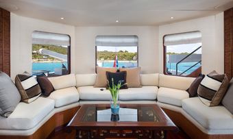 Tahi yacht charter lifestyle