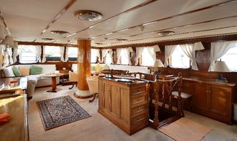 Southern Cross yacht charter lifestyle