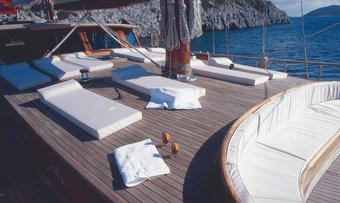 EYLUL DENIZ II yacht charter lifestyle