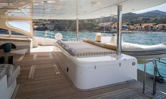 Houbara yacht charter lifestyle