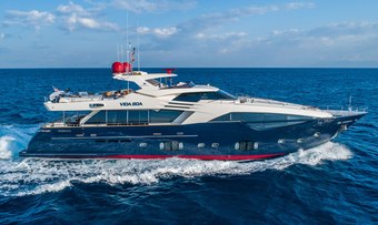 Vida Boa yacht charter Custom Line Motor Yacht
