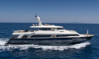 Hag yacht charter Custom Line Motor Yacht