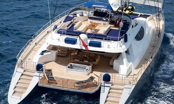 Huitane yacht charter lifestyle