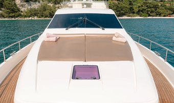 Marino yacht charter lifestyle