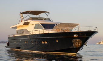 Diams yacht charter Astondoa Motor Yacht