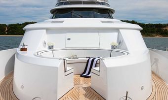 Braveheart yacht charter lifestyle